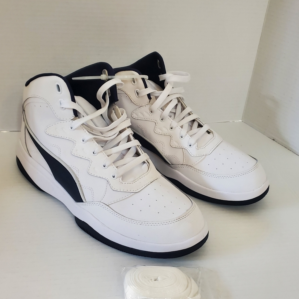 Brand new Puma men 11 soft foam NWOT